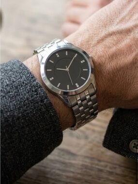 Men's Stainless Steel Silver Bracelet Watch with Black Dial